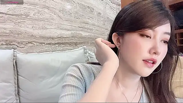 Snapshot of ruoling_19 chatting on 06/24/26, 12:26 ruoling 19 online show from 06/24/26, 12:26