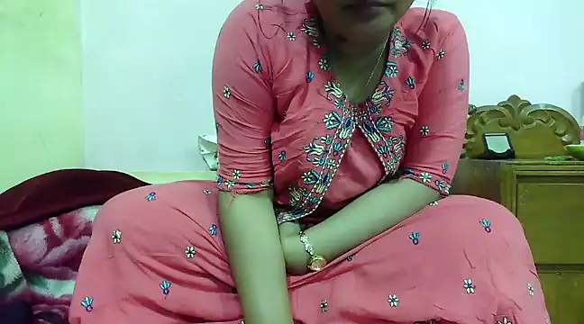 Snapshot of LovelyRose69 chatting on 12/06/24, 03:11 LovelyRose69 online show from 12/06/24, 03:11