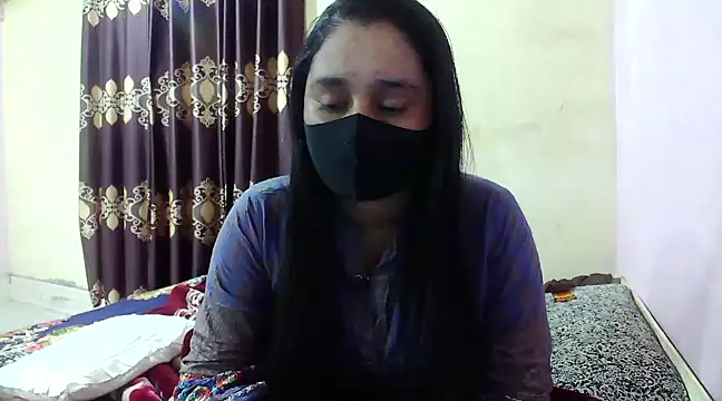 Snapshot of LovelyRose69 chatting on 12/18/24, 02:17 LovelyRose69 online show from 12/18/24, 02:17