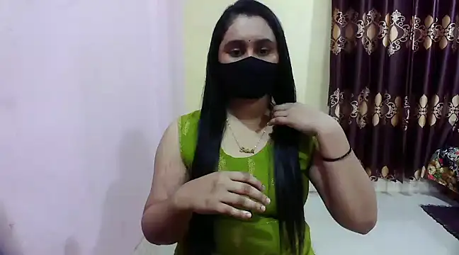 Snapshot of LovelyRose69 chatting on 12/30/24, 06:38 LovelyRose69 online show from 12/30/24, 06:38