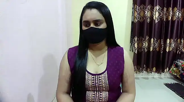 Snapshot of LovelyRose69 chatting on 01/01/25, 08:37 LovelyRose69 online show from 01/01/25, 08:37