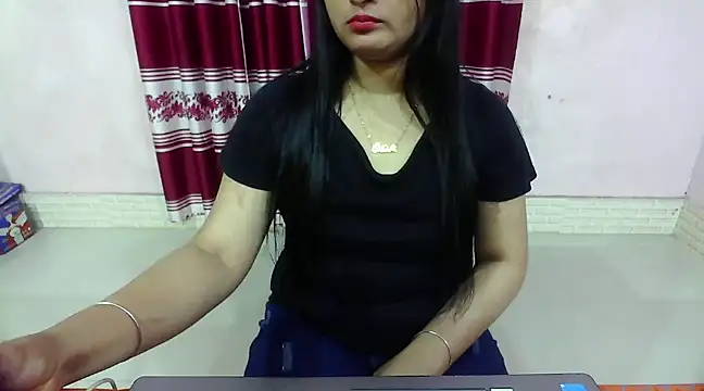 Snapshot of LovelyRose69 chatting on 01/07/25, 11:58 LovelyRose69 online show from 01/07/25, 11:58