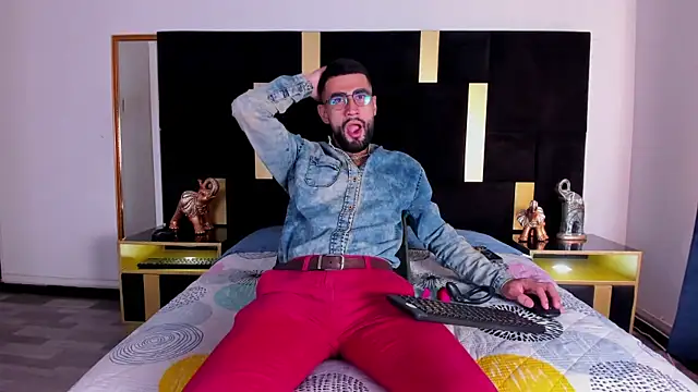 Snapshot of Ethan__Walker chatting on 02/03/25, 07:31 Ethan Walker online show from 02/03/25, 07:31