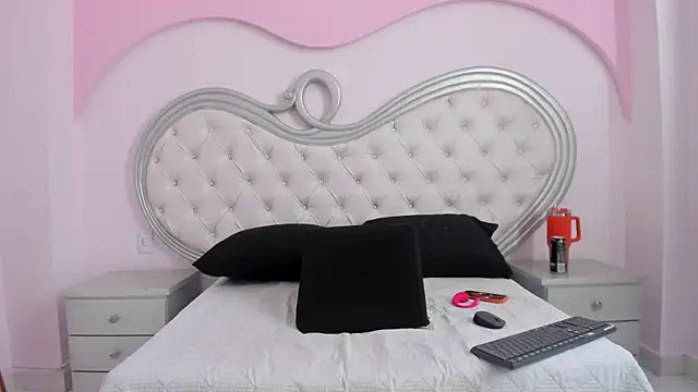 Snapshot of Ethan__Walker chatting on 12/18/25, 02:34 Ethan Walker online show from 12/18/25, 02:34