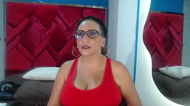 EvaMills1 online show from 02/03/25, 07:42