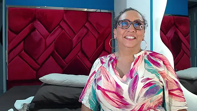 EvaMills1 online show from 02/20/25, 07:52