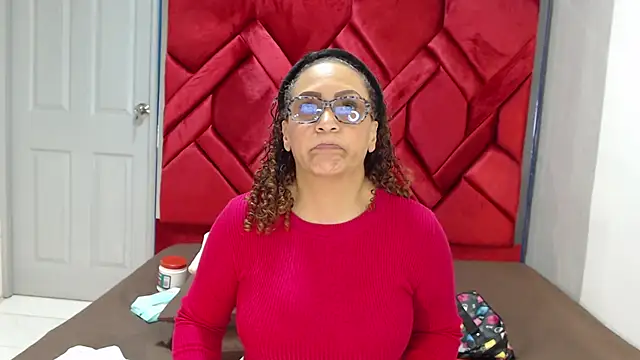 EvaMills1 online show from 02/24/25, 07:52