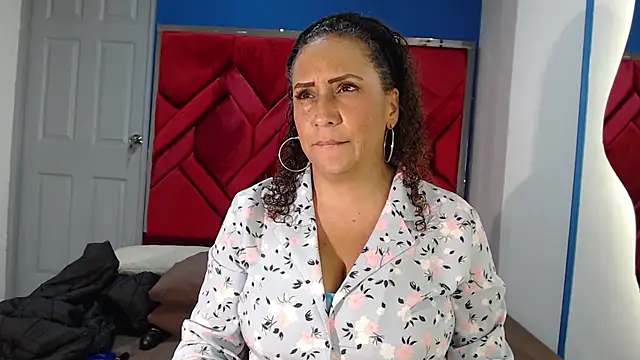 EvaMills1 online show from 02/25/25, 09:02