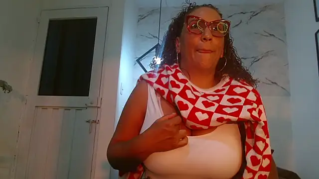 EvaMills1 online show from 09/15/25, 08:20