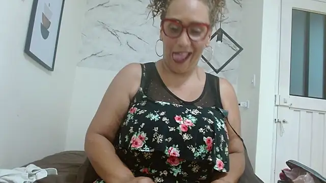 EvaMills1 online show from 09/29/25, 09:08