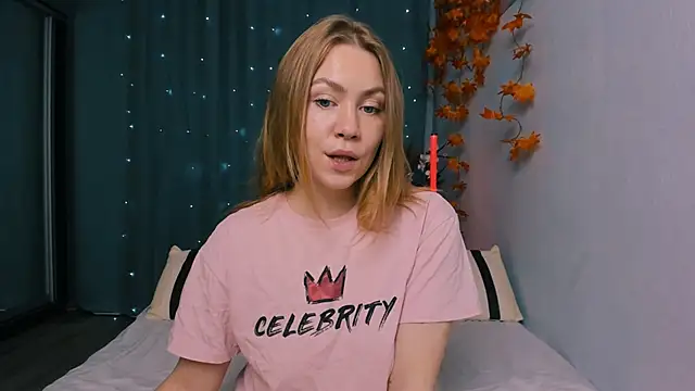 InsatiableFoxX online show from 10/29/25, 08:54