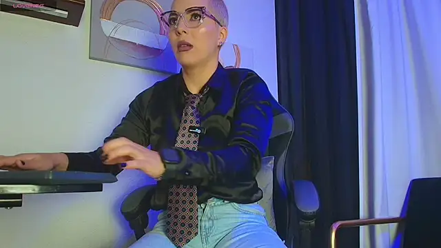 Camila Chainn online show from 10/13/25, 10:37