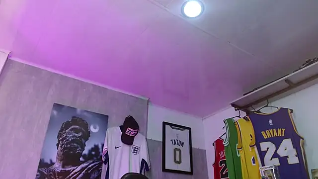 Hendry  online show from 12/18/25, 03:56