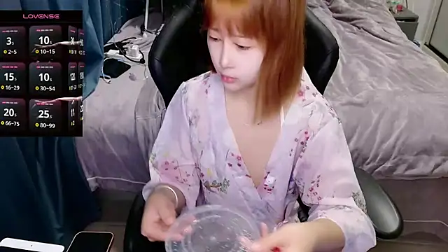 Snapshot of Angelababy001 chatting on 01/18/25, 08:09 Angelababy001 online show from 01/18/25, 08:09