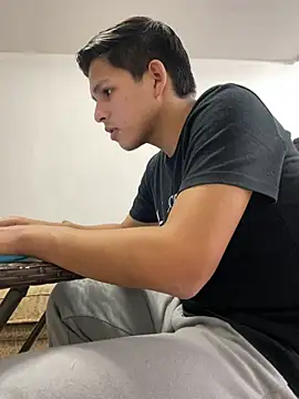 Dani202017 online show from 12/17/24, 11:16