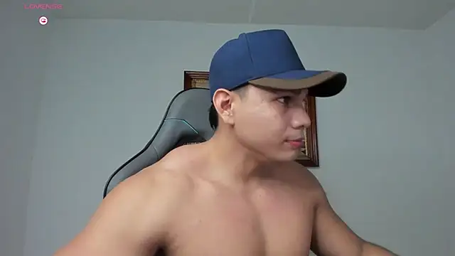 Snapshot of RoyConstance chatting on 02/27/26, 03:50 RoyConstance online show from 02/27/26, 03:50