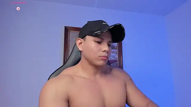 Snapshot of RoyConstance chatting on 03/03/26, 03:12 RoyConstance online show from 03/03/26, 03:12