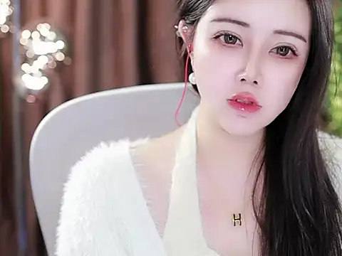 Qiaoqiao  online show from 01/08/25, 10:37