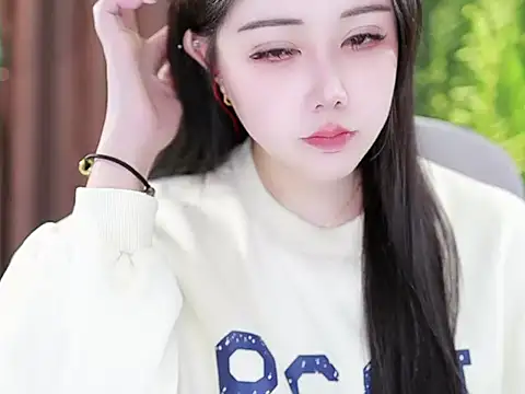 Qiaoqiao  online show from 01/15/25, 10:49