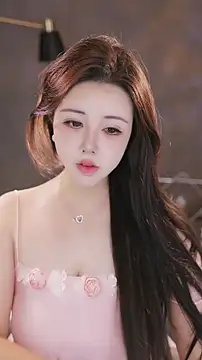 Qiaoqiao  online show from 11/03/25, 08:15