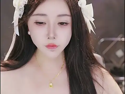 Qiaoqiao  online show from 11/12/25, 02:28