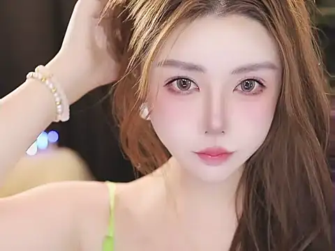 Snapshot of Qiaoqiao_ chatting on 07/17/26, 04:45 Qiaoqiao online show from 07/17/26, 04:45