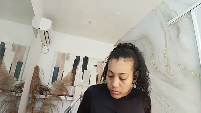 Snapshot of flavia_cruz chatting on 06/17/26, 12:29 flavia cruz online show from 06/17/26, 12:29