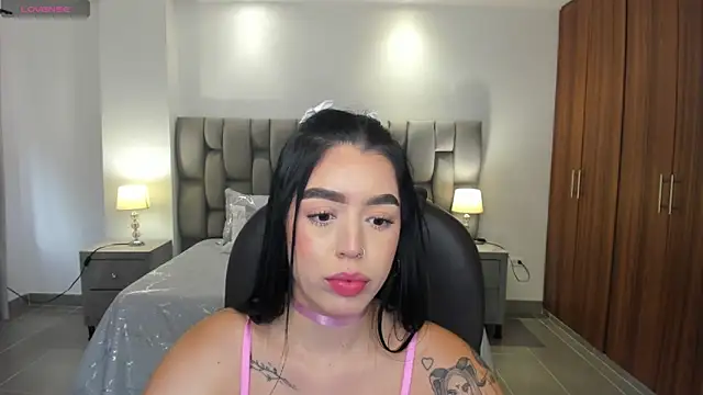 zoee jackson online show from 06/04/26, 07:42