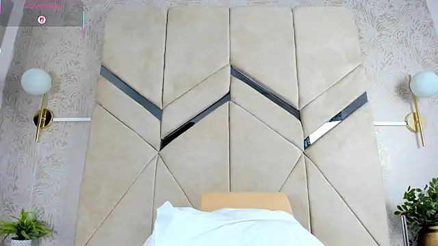 LilitRobins online show from 10/24/25, 09:44