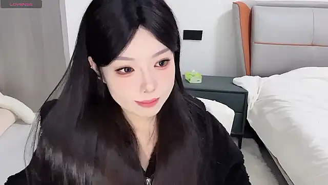 Snapshot of Q-ing chatting on 12/03/24, 01:08 Q-ing online show from 12/03/24, 01:08