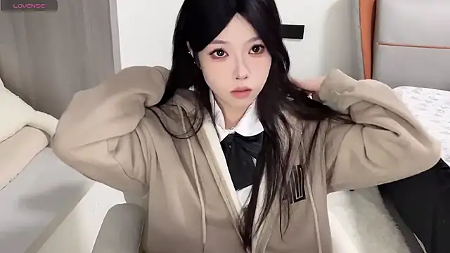 Snapshot of Q-ing chatting on 12/09/24, 04:47 Q-ing online show from 12/09/24, 04:47