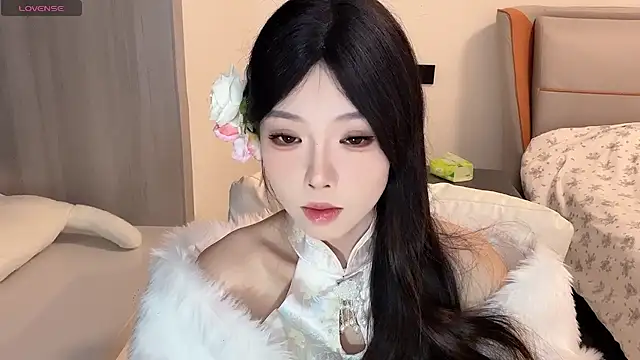 Snapshot of Q-ing chatting on 12/19/24, 03:08 Q-ing online show from 12/19/24, 03:08