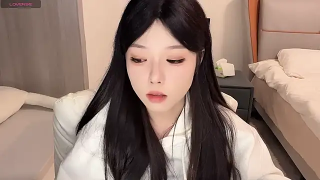 Snapshot of Q-ing chatting on 12/31/24, 06:35 Q-ing online show from 12/31/24, 06:35