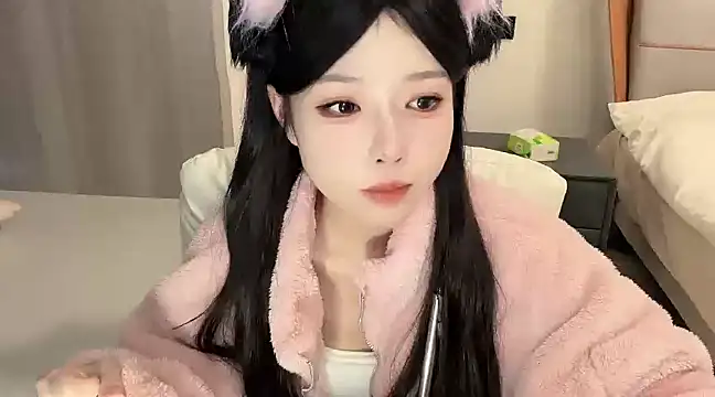 Snapshot of Q-ing chatting on 01/02/25, 01:49 Q-ing online show from 01/02/25, 01:49