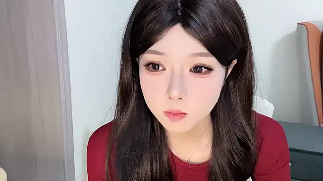 Snapshot of Q-ing chatting on 02/13/25, 01:37 Q-ing online show from 02/13/25, 01:37