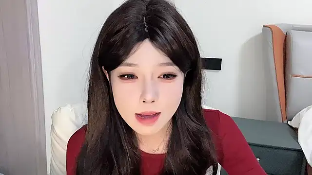 Snapshot of Q-ing chatting on 02/13/25, 04:39 Q-ing online show from 02/13/25, 04:39