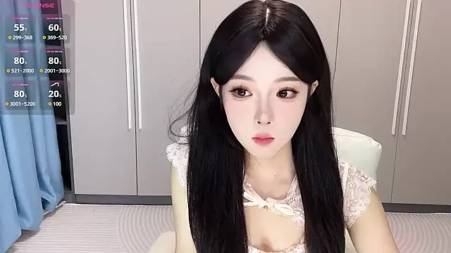 Snapshot of Q-ing chatting on 09/13/25, 01:55 Q-ing online show from 09/13/25, 01:55