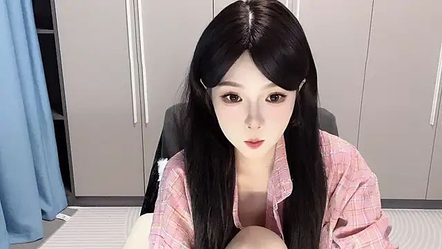 Snapshot of Q-ing chatting on 10/11/25, 02:04 Q-ing online show from 10/11/25, 02:04