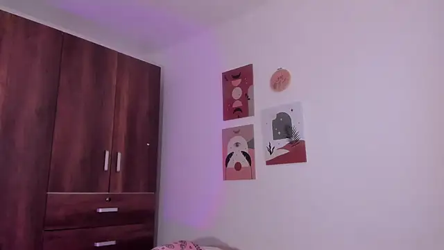 Luisa0110 online show from 02/15/25, 06:12