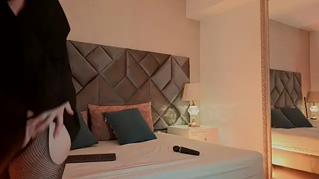 Luisa0110 online show from 04/03/26, 04:27