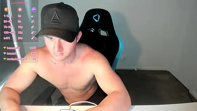 Snapshot of _DownUnderFit_ chatting on 11/04/25, 10:31 DownUnderFit online show from 11/04/25, 10:31