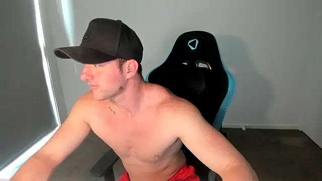 Snapshot of _DownUnderFit_ chatting on 11/13/25, 11:25 DownUnderFit online show from 11/13/25, 11:25