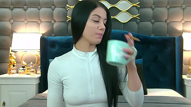 LeyaCass online show from 01/16/25, 05:53