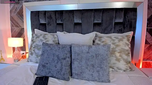 TaniaSmith1 online show from 02/19/25, 07:38