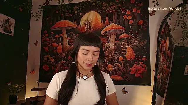 Snapshot of 6Briela9_ chatting on 05/17/26, 04:43 6Briela9 online show from 05/17/26, 04:43