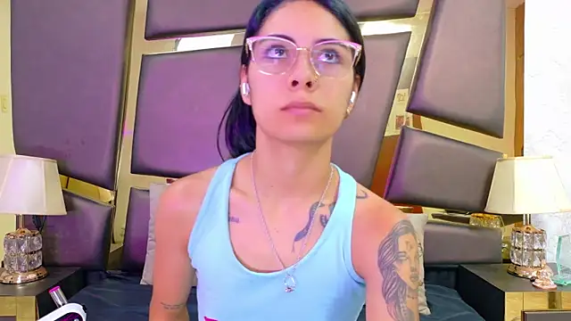 NicoleEsposito online show from 02/02/26, 12:48