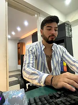 Snapshot of _tony8 chatting on 11/21/25, 04:49 tony8 online show from 11/21/25, 04:49