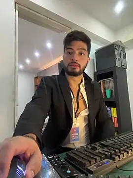 Snapshot of _tony8 chatting on 11/27/25, 03:25 tony8 online show from 11/27/25, 03:25