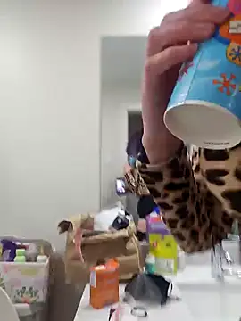 erinSmiles online show from 11/07/25, 05:51