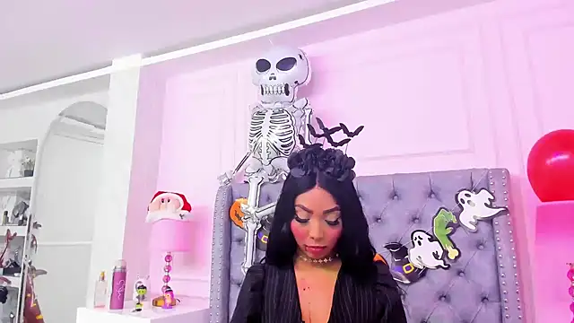 HaileeRoberts online show from 10/31/25, 12:39